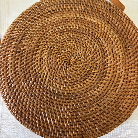 Round Woven Tan Bag - Picture 5 of 6
